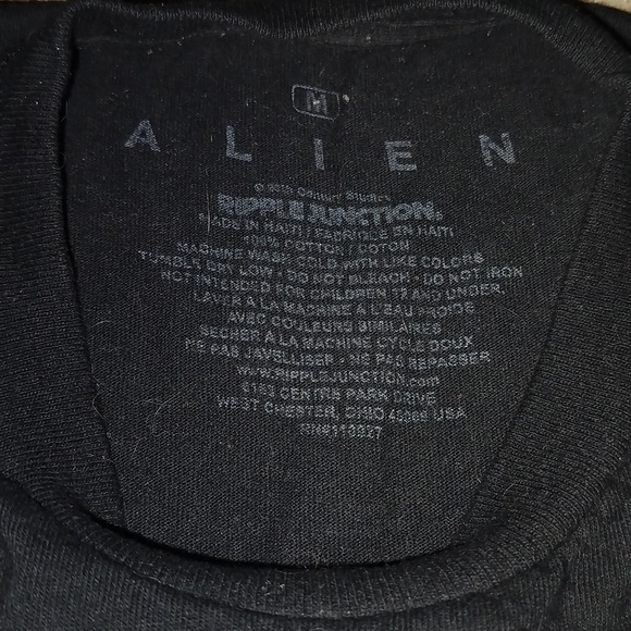 NWOT MD Ripple Junction ALIEN Xenomorph + Cat Tee - Picture 4 of 5